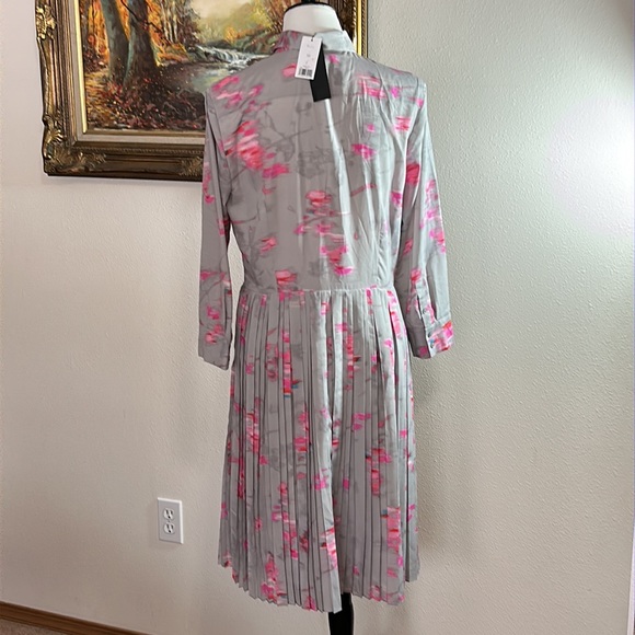 🆕 Banana Republic Pleated Watercolor Dress, Gray and Multi Pinks/Blue. Sz 10😍 - Picture 4 of 9